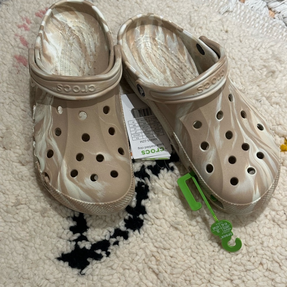 Crocs Tan swirl Clogs